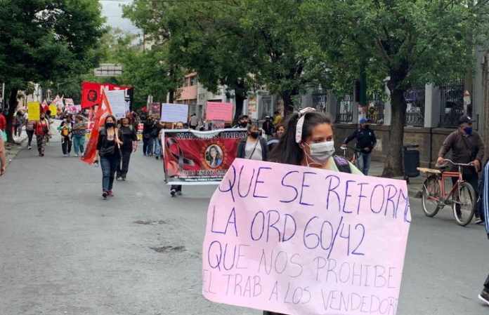 Screenshot 2021-11-10 at 13-41-57 Manteros volvieron a marchar por el centro para que los dejen trabajar en las peatonales