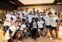 «LA MONA» LE PUSO MUSICA A LA CONCENTRACION ARGENTINA ANTES DEL PRIMER PARTIDO DEL MUNDIAL
