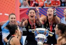 LAS CAMPEONAS DEL MUNDO YA ESTAN EN CASA